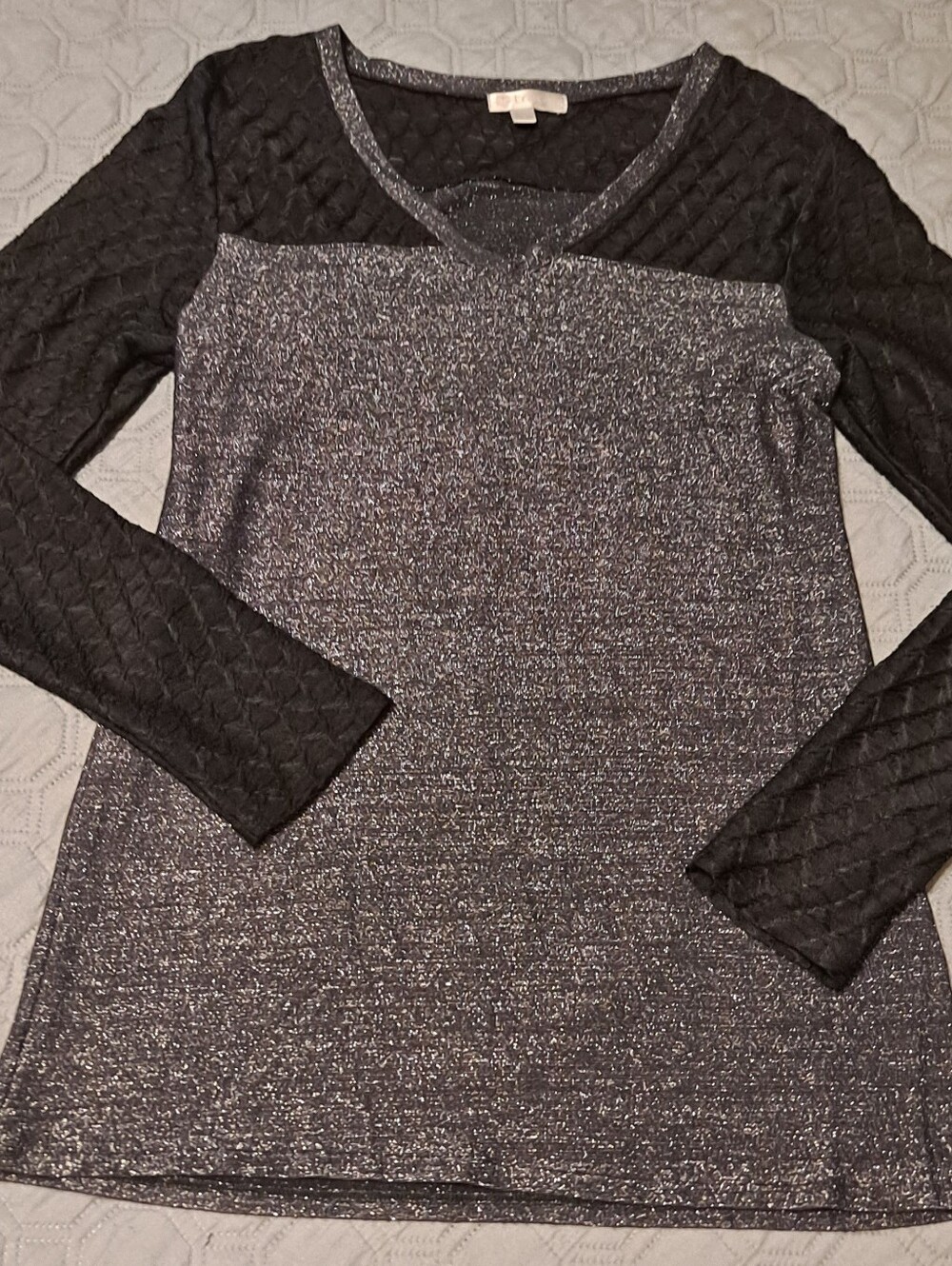 Tractr Sparkle Metallic Knit Top with Quilted Black Sleeves Sz L